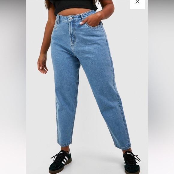 CLEARANCE BOOHOO MOM JEANS MEDIUM WASH SIZE 14 NWT - Picture 1 of 8
